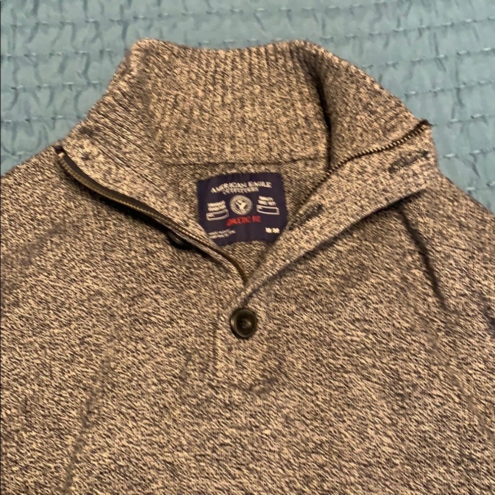 American Eagle Sweater-Size M-Athletic Fit - Picture 2 of 3